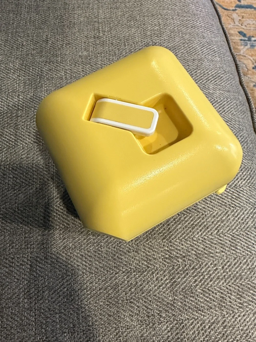 Jarsty All-In-One Vacuum Lunch Box Microwave Meal Prep Container Yellow